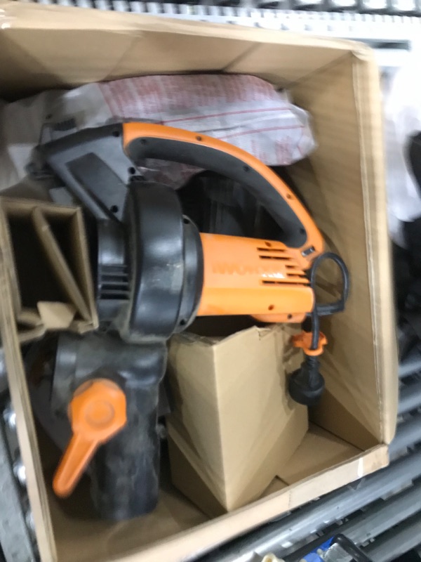 Photo 4 of **used**
WORX WG509 12 Amp TRIVAC 3-in-1 Electric Leaf Blower with All Metal Mulching System w/ Debris Collection Bag Blower