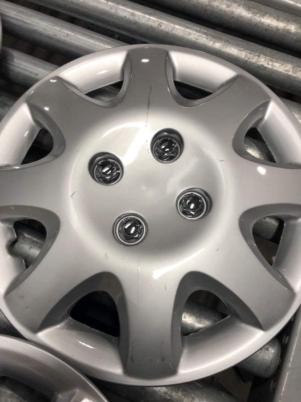 Photo 2 of **SEE CLERK NOTES**
KT KT895-14SL Silver 14in Plastic Universal Wheel Cover 4 Piece