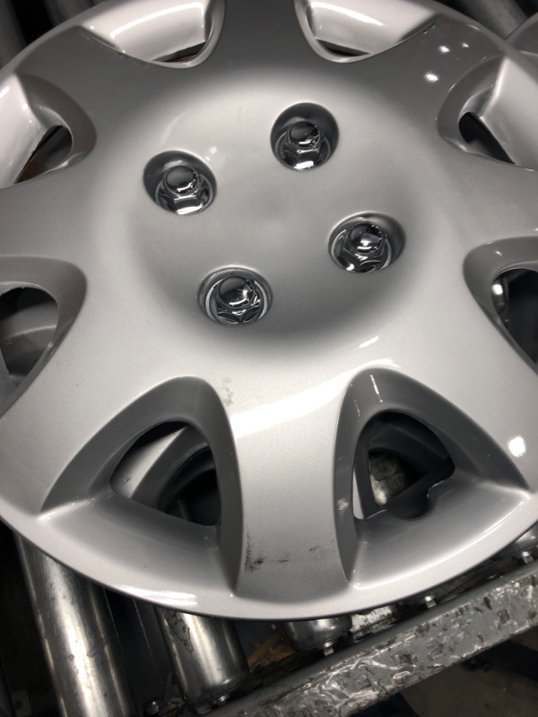 Photo 4 of **SEE CLERK NOTES**
KT KT895-14SL Silver 14in Plastic Universal Wheel Cover 4 Piece