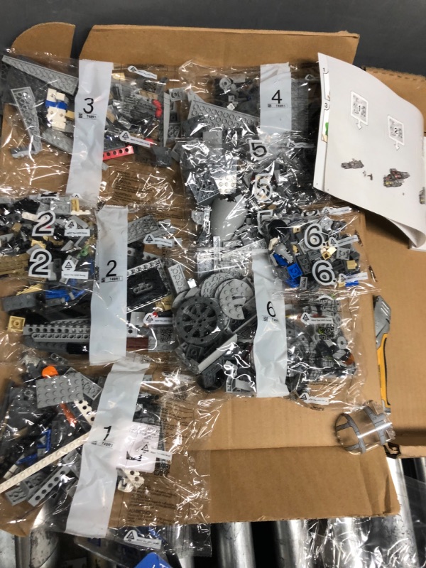 Photo 6 of ****DAMAGE TO BOX SEE PHOTO*****
LEGO Star Wars The Razor Crest 75292 Building Toy Set for Kids, Boys, and Girls Ages 10+ (1023 Pieces) Frustration-Free Packaging