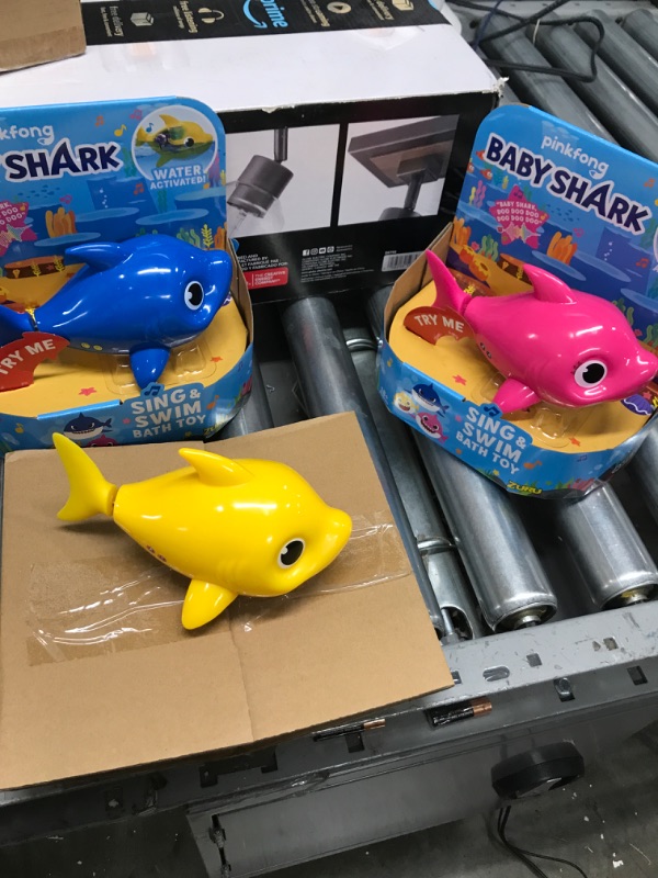 Photo 2 of Baby Shark Sing & Swim Bath Toy 3-Pack