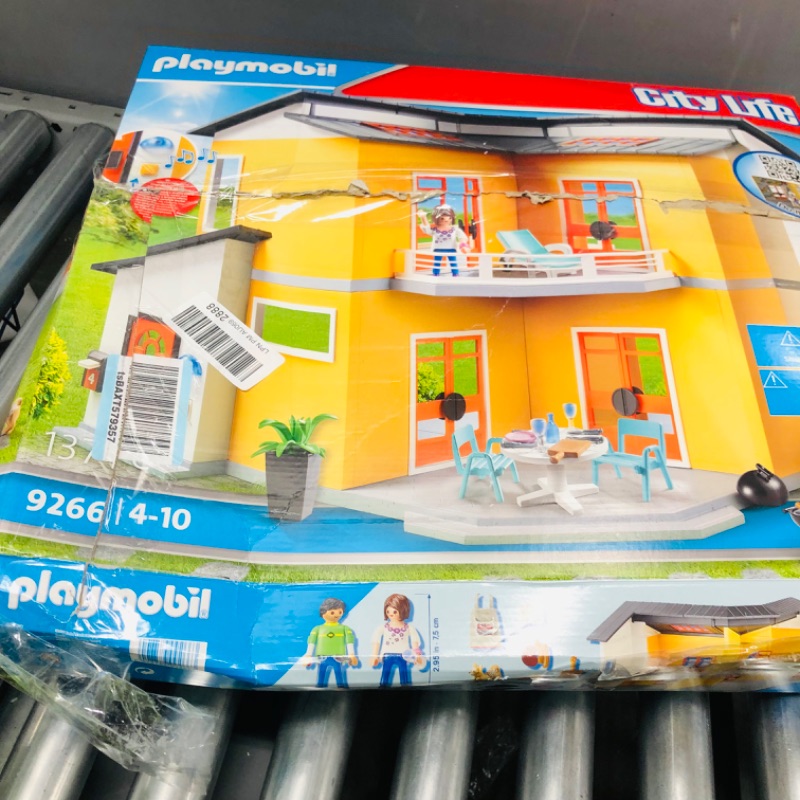 Photo 3 of PLAYMOBIL Modern House Building Set