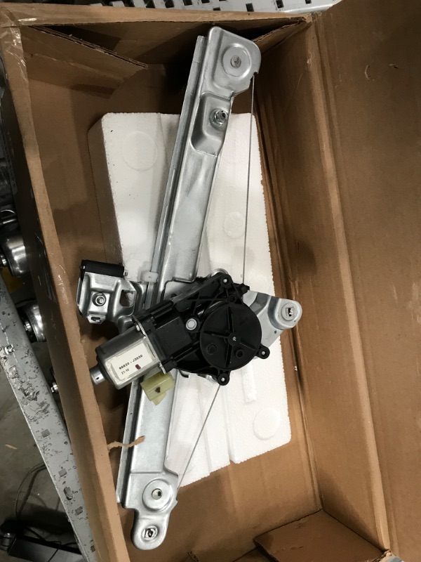 Photo 2 of GM Genuine Parts 22847911 Rear Driver Side Power Window Regulator and Motor Assembly