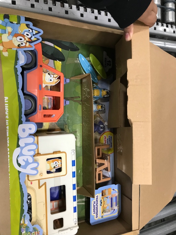 Photo 2 of Bluey Ultimate Caravan Adventures - Caravan Playset and Three 2.5-3" Figures and 4WD Family Vehicle with 2 Surfboards