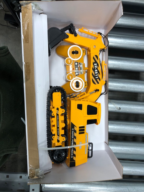 Photo 2 of DOUBLE E Remote Control Excavator Toy 1 Battery Digger Hydraulic Construction Vehicles RC Trucks Toys for Boys Girls Kids 3 4 5 6 7 8 9 10 Year
