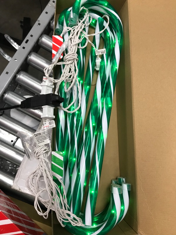 Photo 2 of 
22" Christmas Candy Cane Lights - Set of 10 Pathway Markers Christmas Outdoor Yard Decorations, Green Xmas Candy Cane Stake Lights for Lawn, Walkway,...
Color:Green
Size:22 nch