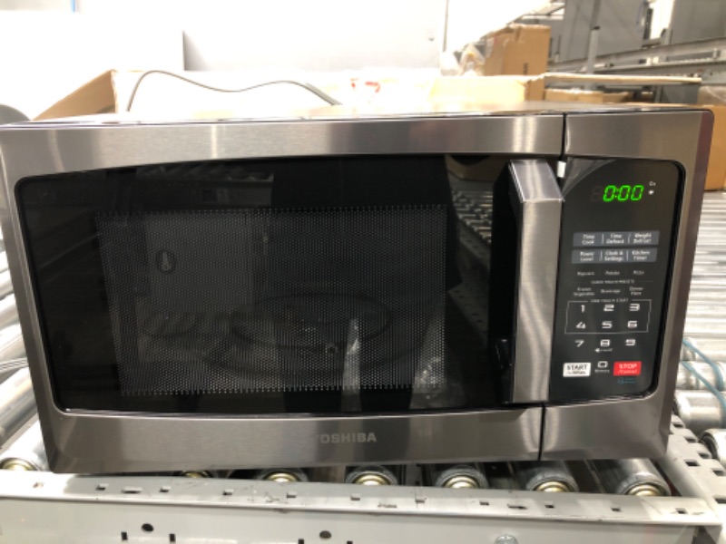 Photo 2 of *Tested* TOSHIBA EM925A5A-BS Countertop Microwave Oven, 0.9 Cu Ft With 10.6 Inch Removable Turntable, 900W, 6 Auto Menus, Mute Function & ECO Mode, Child Lock, LED Lighting, Black Stainless Steel
