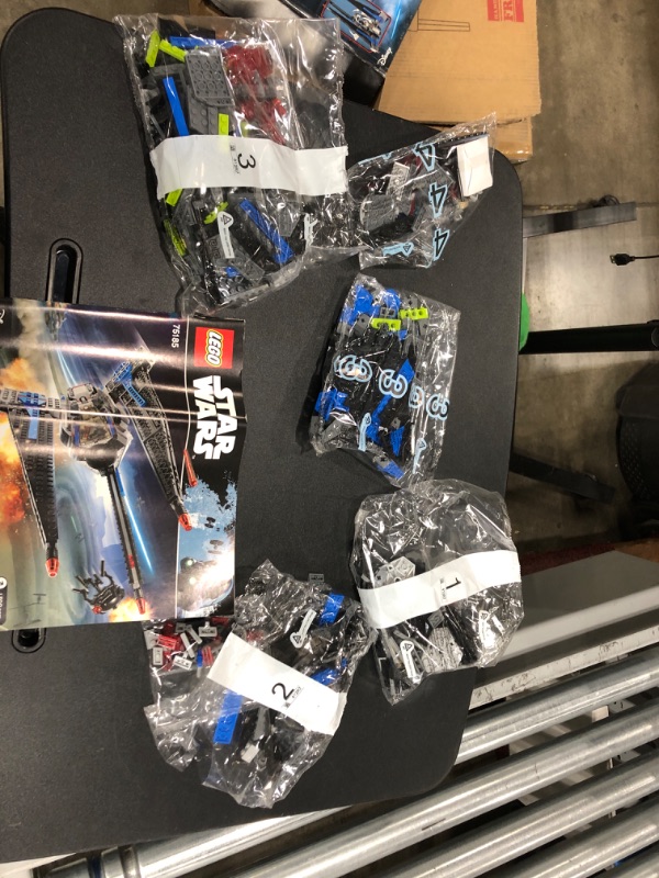 Photo 2 of *** INCOMPLETE*** LEGO Star Wars Tracker I 75185 Building Kit