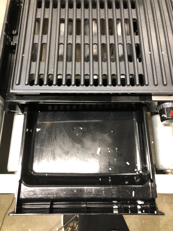 Photo 5 of *Powers on/Minor Damage-See Last Photo* Hamilton Beach Electric Indoor Searing Grill with Adjustable Temperature Control to 450F, 118 sq. in. Surface Serves 6, Removable Nonstick Grate, Viewing Window, Stainless Steel Searing Grill with Window