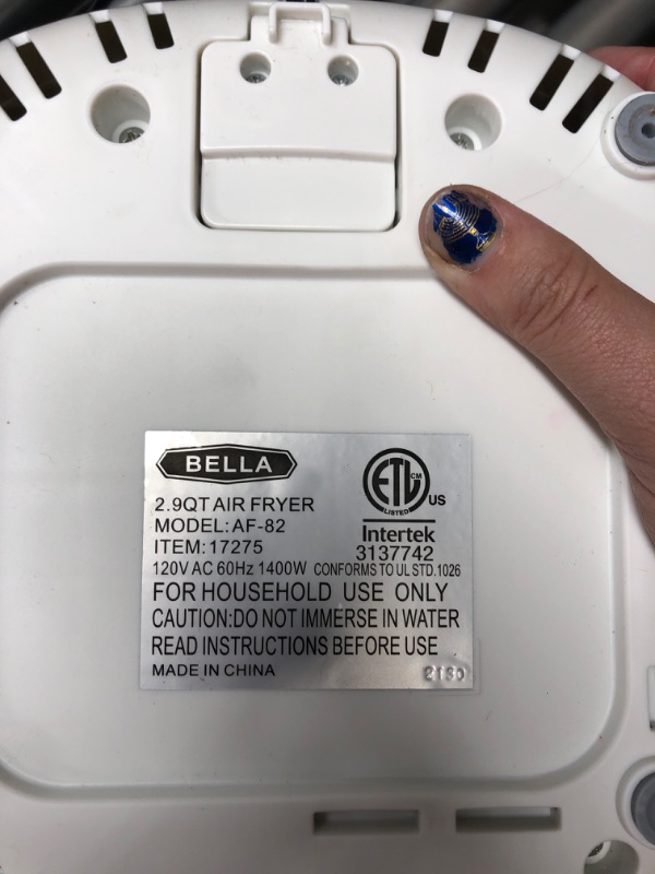 Photo 5 of ***TESTED WORKING*** BELLA 2.9QT Manual Air Fryer, No Pre-Heat Needed, No-Oil Frying, Fast Healthy Evenly Cooked Meal Every Time, Removeable Dishwasher Safe Non Stick Pan and Crisping Tray for Easy Clean Up, Matte White 2.9 Quart Matte White