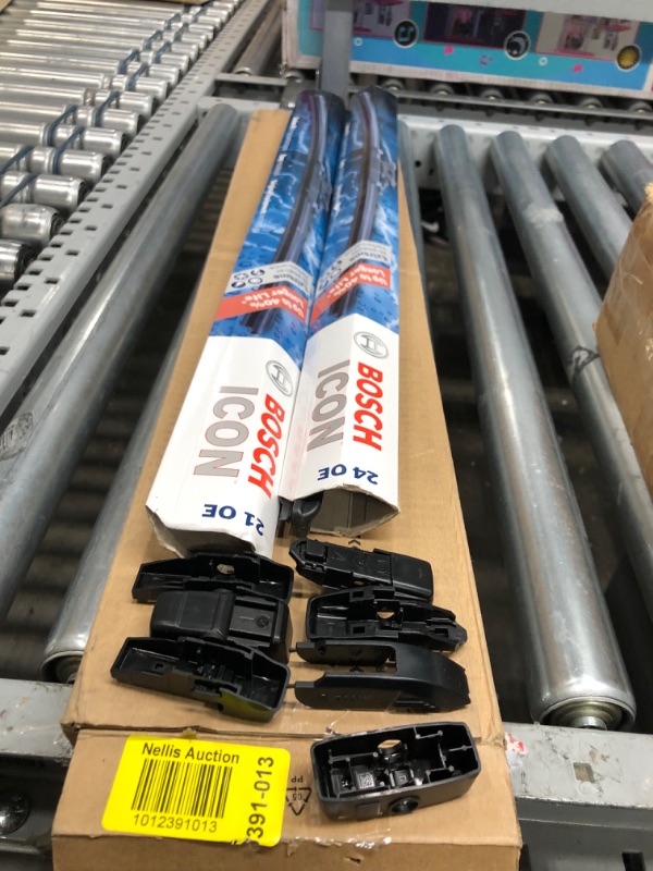 Photo 2 of **SEE NOTE** Bosch ICON Wiper Blades 24OE21OE (Set of 2) Fits Audi: 19-15 Q3, Chevrolet: 12-08 Malibu, GMC: 16-07 Acadia, Volkswagen: 15-09 Tiguan +More, Up to 40% Longer Life, Frustration Free Packaging 24OE and 21OE Frustration Free Combo Wiper Blades