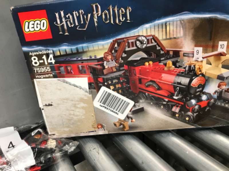 Photo 4 of **BOX DAMAGE, BAGS 1-7 INCLUDED**
LEGO Hogwarts™ Express