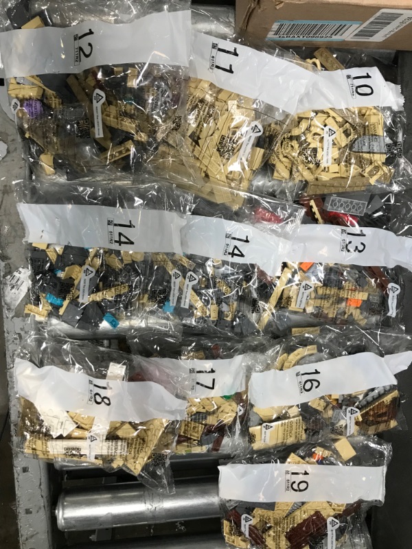 Photo 3 of ***BAG 15 MISSING**MINOR DENTS IN BOX***
LEGO Harry Potter Hogwarts Castle Advanced Building Set Model with Harry Potter Minifigures 71043