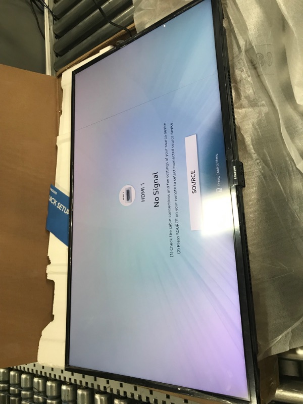 Photo 3 of Samsung 32" Class Q50R QLED Smart 4K UHD TV (2019)
