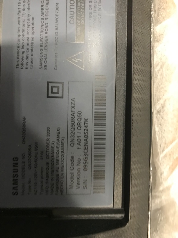 Photo 1 of Samsung 32" Class Q50R QLED Smart 4K UHD TV (2019)
