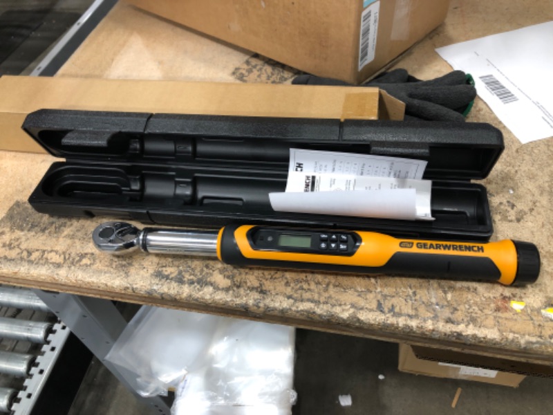Photo 2 of *** NEW *** **** SHIPPING DAMAGE ****
GEARWRENCH 3/8" Drive Electronic Torque Wrench, 10-135 Nm - 85076 3/8 Drive Wrench