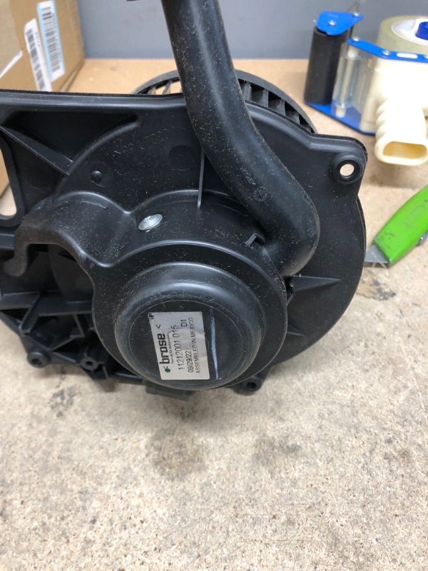 Photo 2 of GM Genuine Parts 15-80578 Heating and Air Conditioning Blower Motor with Wheel