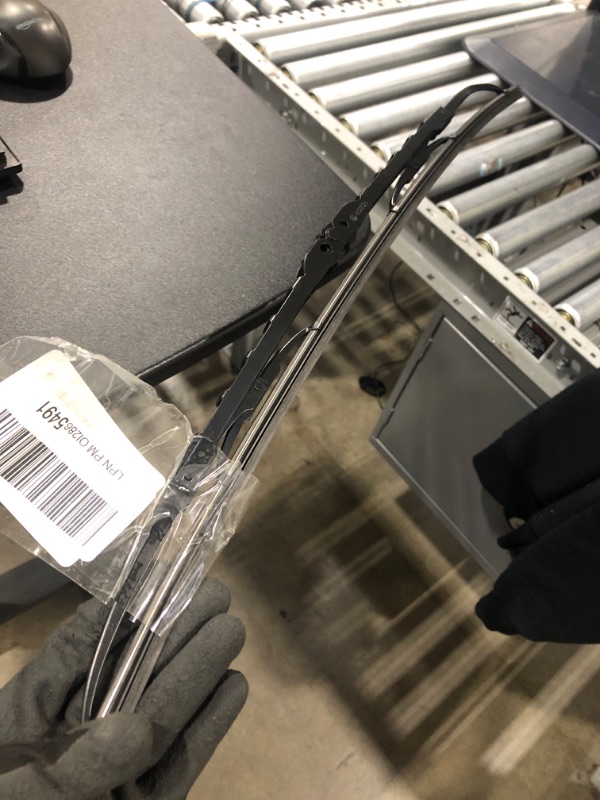 Photo 1 of Bosch 21 inch wiper blade