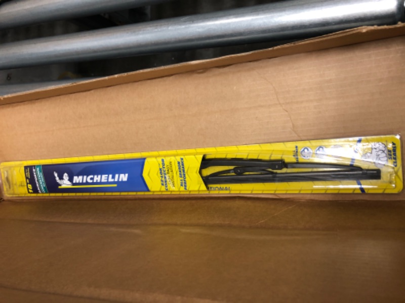 Photo 2 of ONLY 18"**Michelin 371820P RainForce All Weather Performance Windshield Wiper Blade Set, 18"