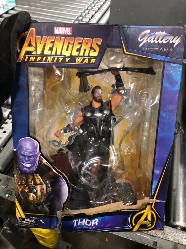 Photo 2 of DIAMOND SELECT TOYS Marvel Gallery: Avengers Infinity War Movie Thor PVC Diorama Figure, Standard, Black