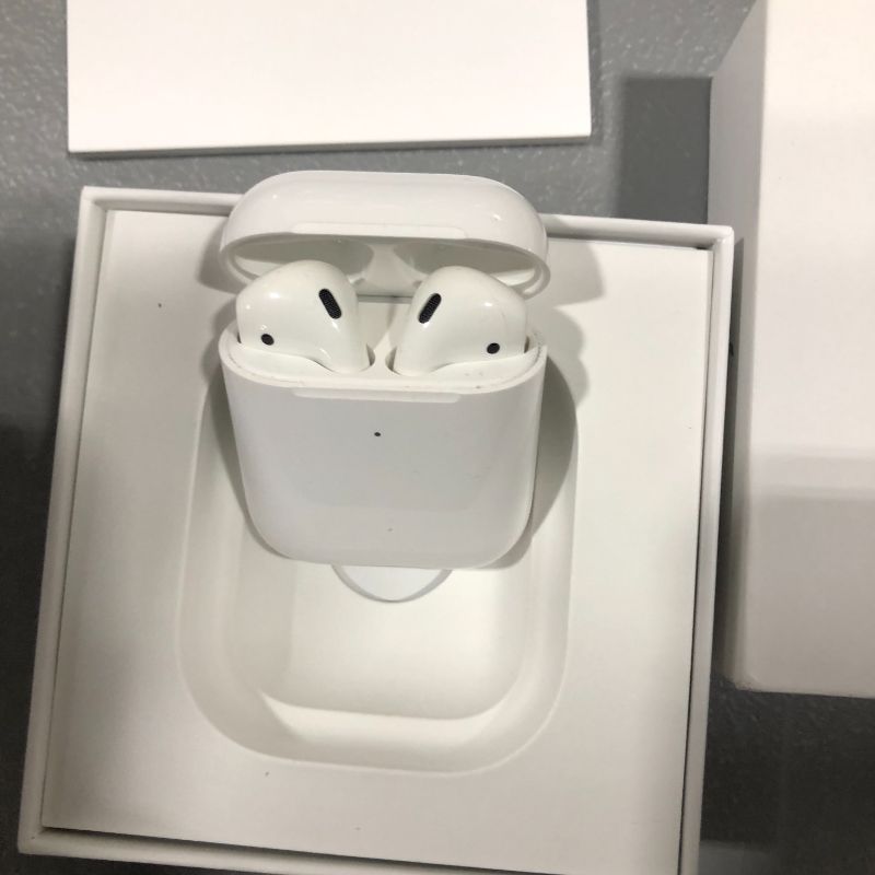 Photo 1 of AIRPODS 