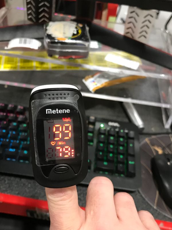 Photo 1 of metene pulse oximeter fingertip