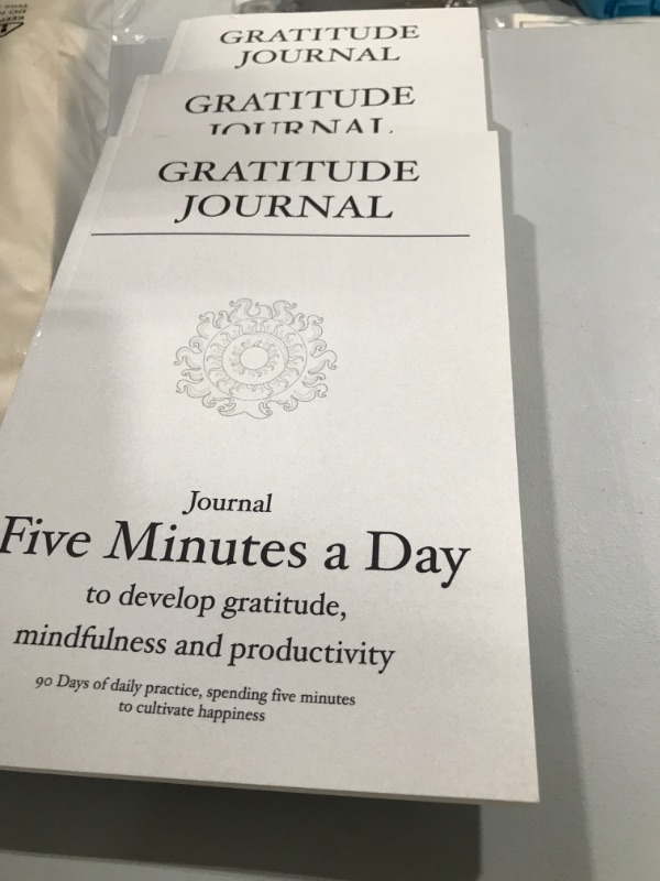 Photo 2 of 3-Gratitude Journal: Journal 5 Minutes a Day to Develop Gratitude, Mindfulness and Productivity: 90 Days of Daily Practice, Spending Five Minutes to Cul
