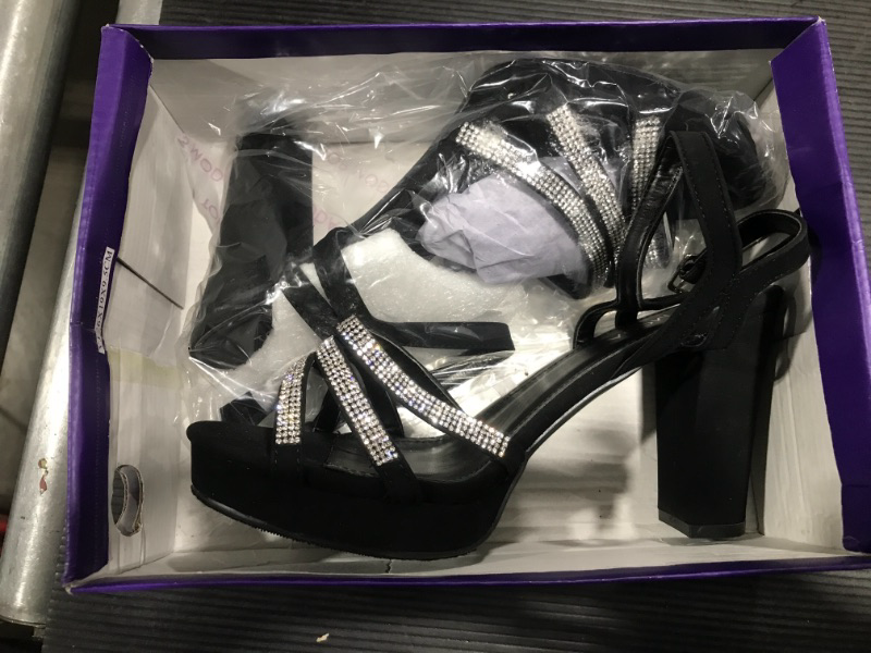Photo 1 of Black ladies 3in heels -  Size 7 1/2 