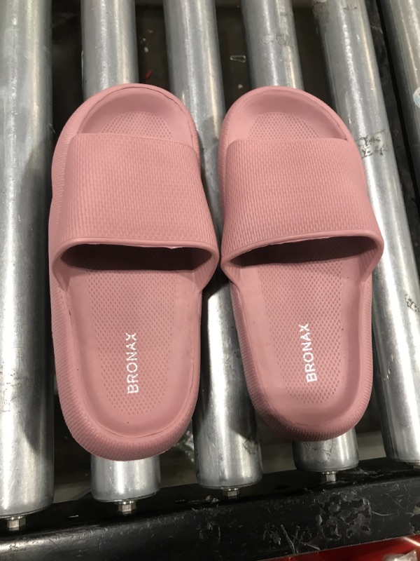 Photo 1 of  Men's slipper Super Soft Home Slippers Non Slip Thick Soled Outdoor Bathing Couples Slippers and women couple thick bottom