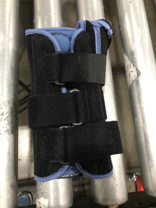 Photo 2 of  Boxer Fracture Brace-eoprene with hook-and-loop closure