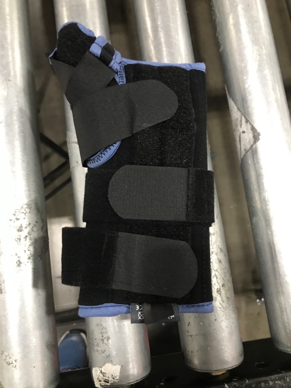 Photo 1 of  Boxer Fracture Brace-eoprene with hook-and-loop closure