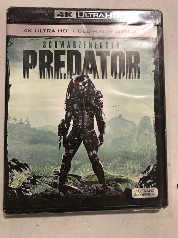 Photo 1 of Predator movie A sneaky alien monster attacks commandos on a jungle mission in South America. **UNOPENDED**