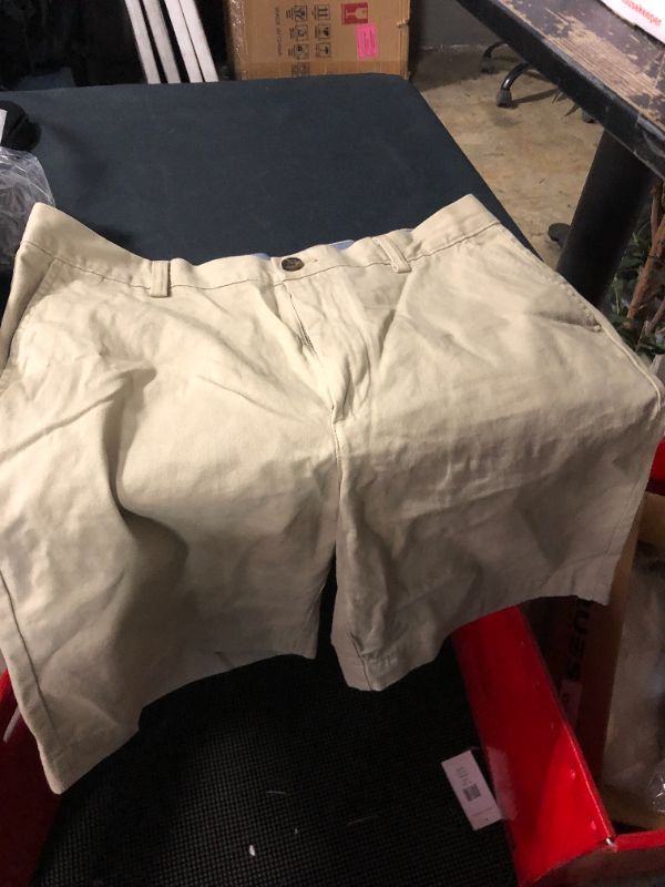 Photo 2 of Amazon Essentials Beige Shorts (Size 33)