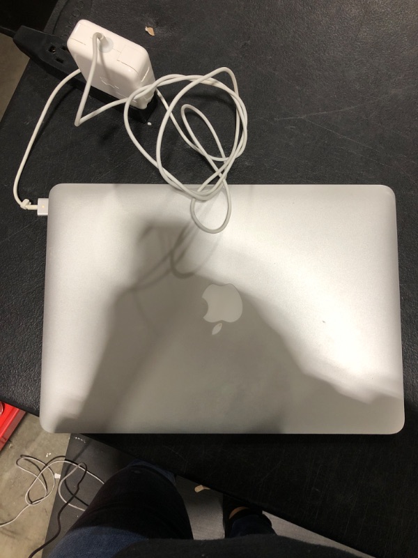 Photo 2 of Apple MacBook Air 13.3" (2017) MQD32LL/A Intel Core i5 - 8GB Memory, 256GB SSD - Silver (Used- B Grade)
