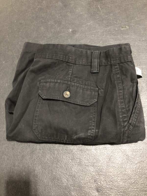 Photo 3 of Amazon Essentials Men's Classic-Fit 10” Cargo Short. BLACK. SIZE 38. NEW WITH TAGS. 
