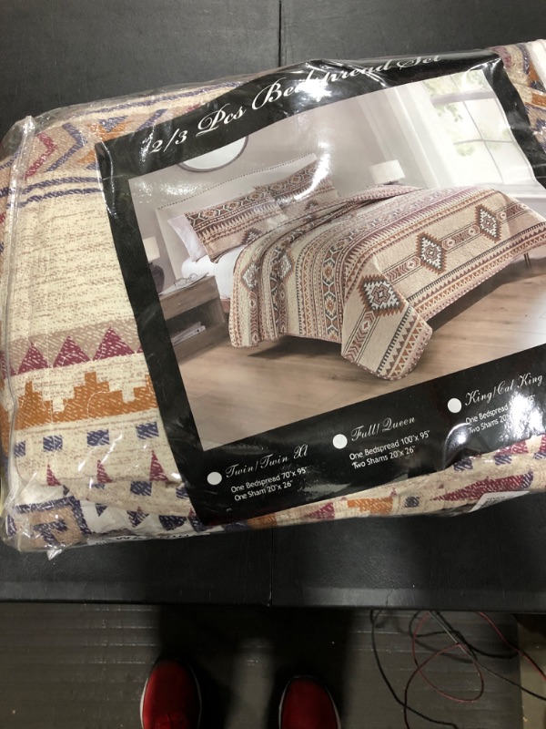 Photo 1 of 3 PC BEDSPREAD SET  FULL/QUEEN SIZE