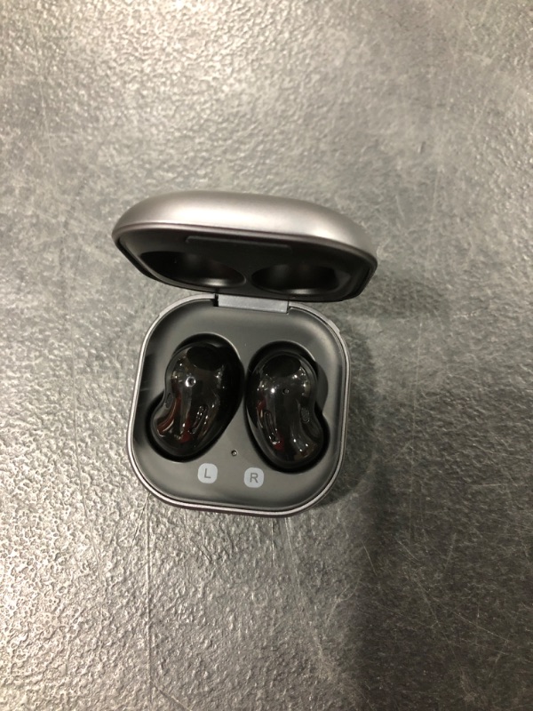 Photo 2 of SAMSUNG Galaxy Buds Live