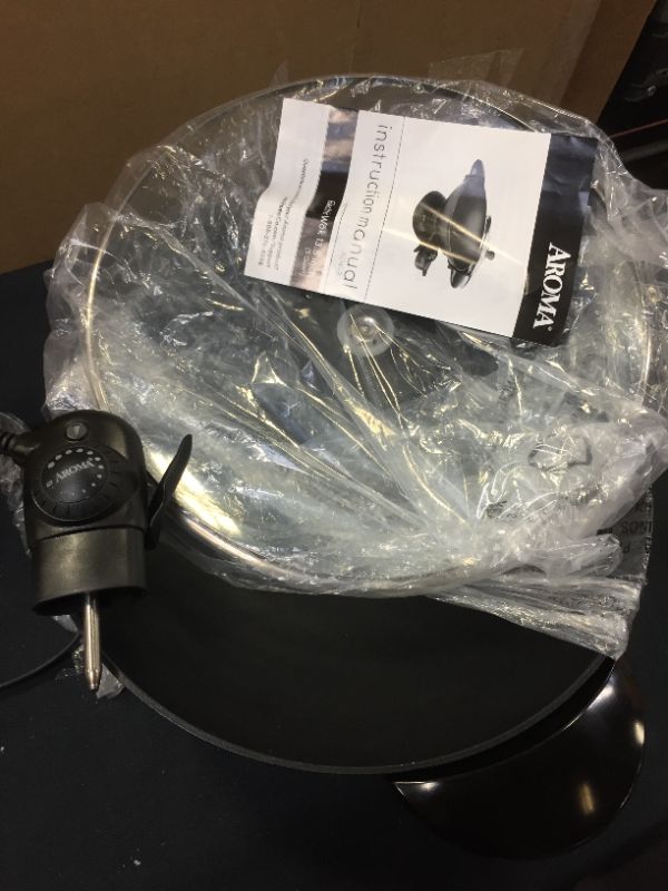 Photo 4 of Aroma AEW-306 5 Quart Electric Wok