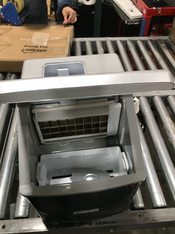 Photo 3 of ***SOLD FOR PARTS ONLY***Frigidaire 40 lbs Countertop Clear Square Ice Maker - Stainless Steel