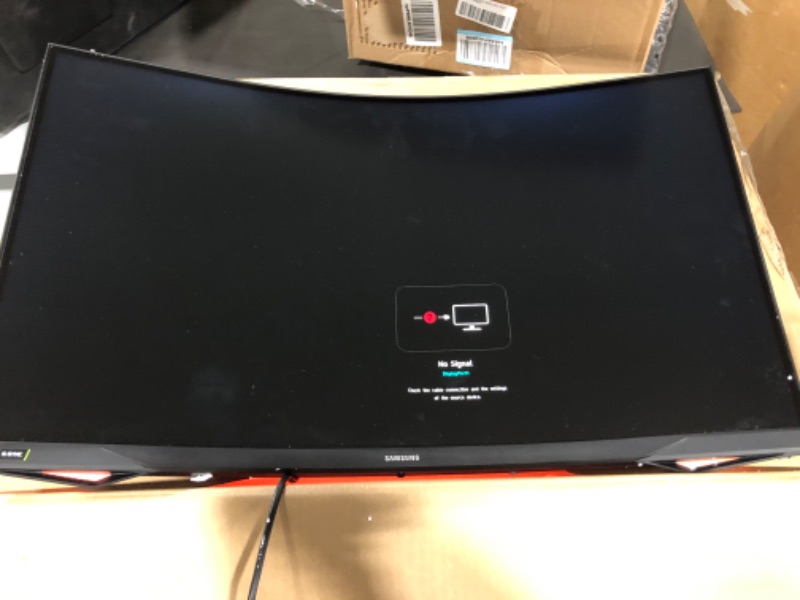 Photo 2 of 32 inch Odyssey G7 Gaming Monitor