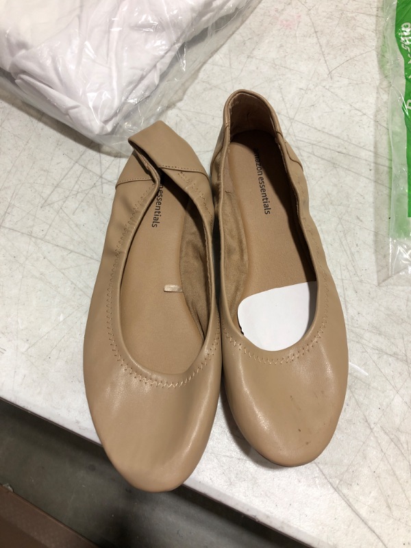 Photo 1 of Amazon Essentials woman's flats - 18