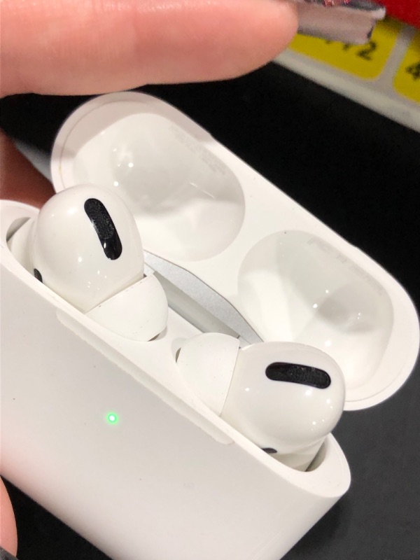 Photo 3 of Apple - AirPods Pro (1st generation) with Magsafe Charging Case - White
