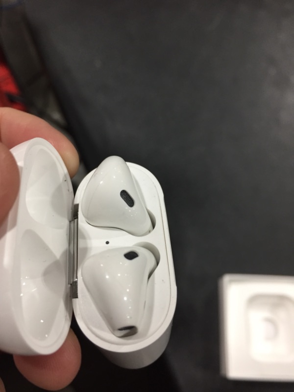 Photo 6 of Apple AirPods (2nd Generation) MV7N2AM