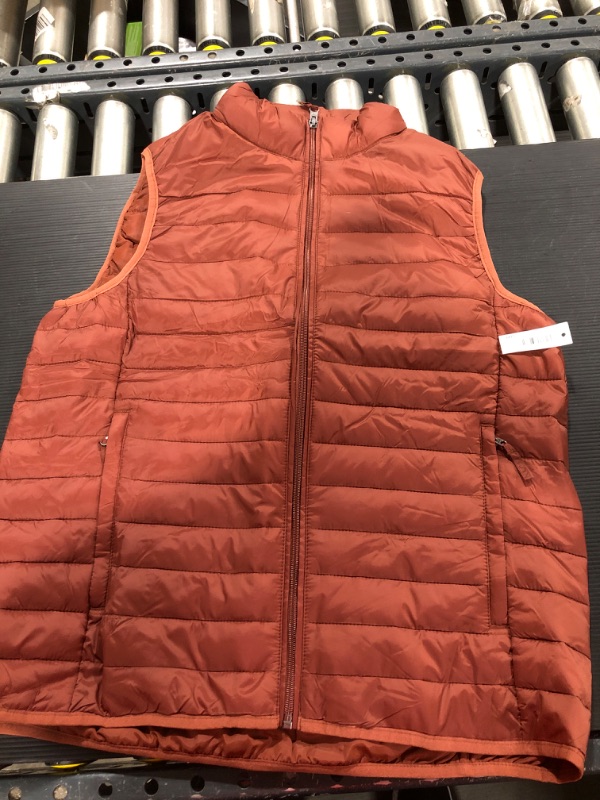 Photo 2 of Amazon Essentials Men's Lightweight Water-Resistant Packable Puffer Vest, Earth Red, Medium
