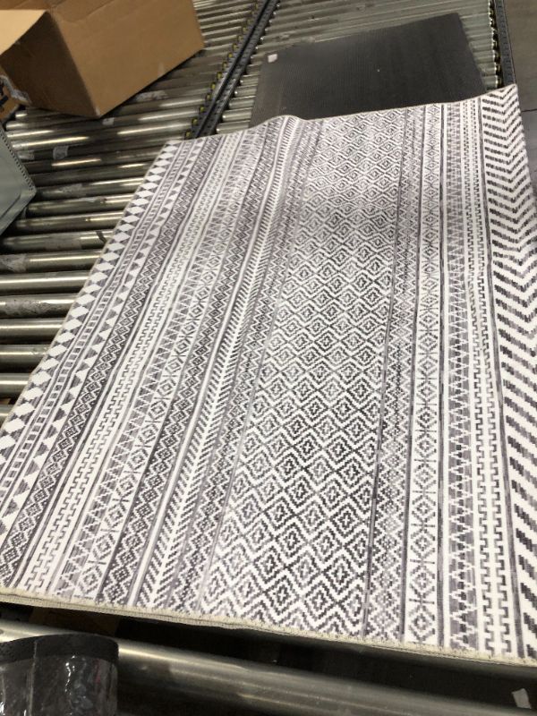 Photo 1 of 6' x8' Area Rug