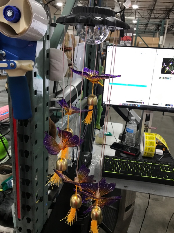 Photo 2 of ??SOLAR WIND CHIMES OUTDOOR/INDOOR?– Lovely and vivid Buttterfly wind chime is the best choice to decor your garden, lawn, porch, patio, yard, hall, roof, living room, and bedroom. With color-changing is pretty and looks magical at night.With twinkle ligh