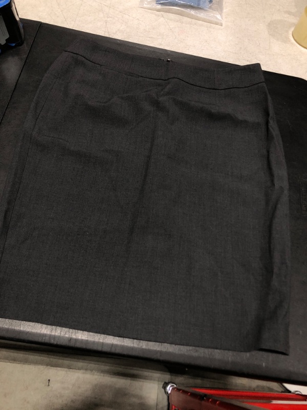 Photo 2 of Calvin Klein Women's Petite Skirt
SIZE 8P