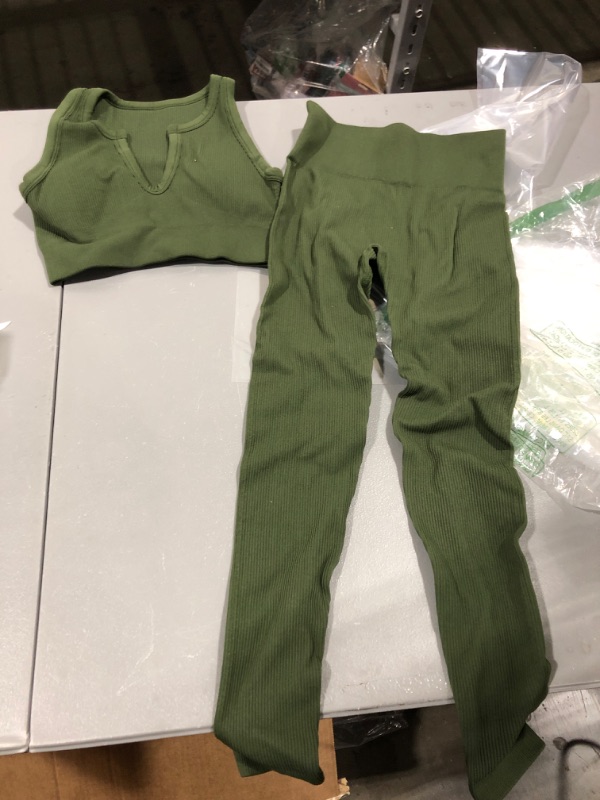 Photo 1 of SET OF LEGGINGS AND TOP GREEN SIZE M/L