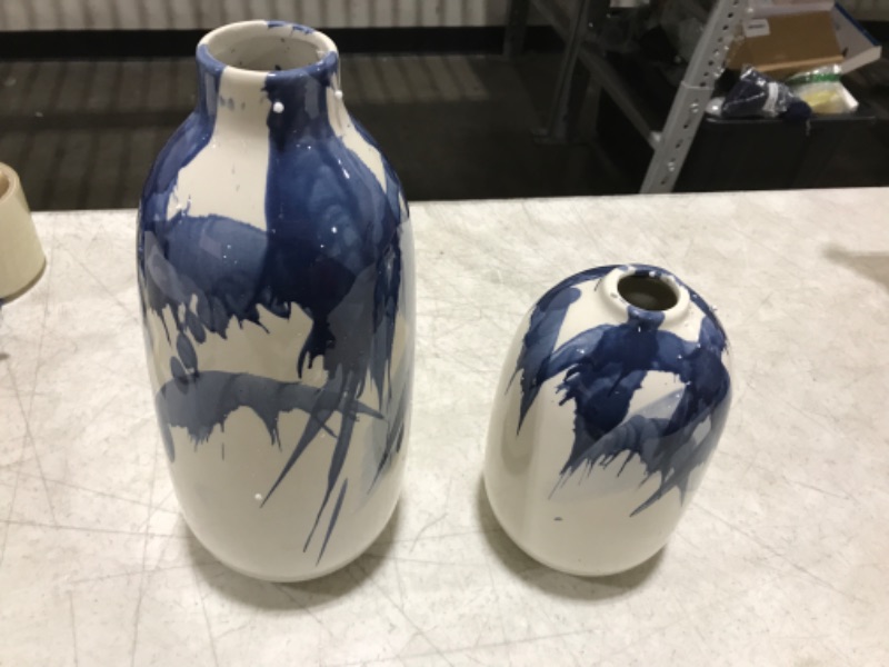 Photo 1 of 2 vases 