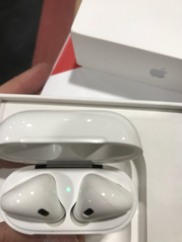 Photo 4 of Apple AirPods with Wireless Charging Case (2nd generation)